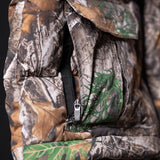 Insulated puffer gilet in camouflage pattern with green accents, detail shot of zipper pocket